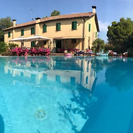 Strada Della Marina Couette-café 4*